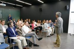 El alcalde acompaña a los participantes del programa de Coworking en la clausura del programa