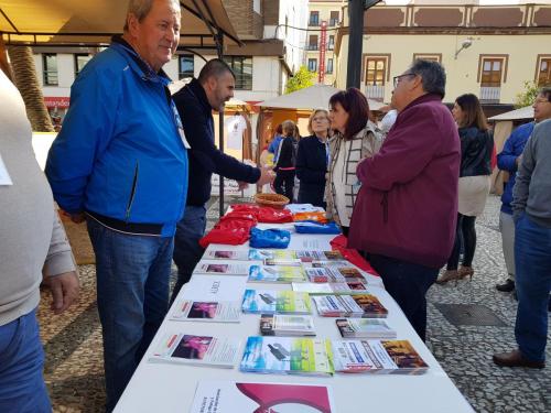 El alcalde visita los stands de la X Semana de la Salud