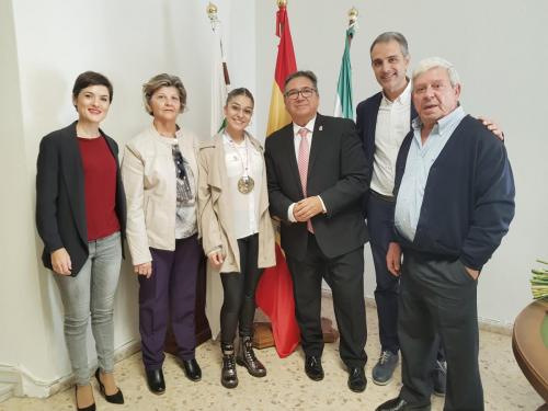 El alcalde recibe a la campeona del mundo de karate Marta García