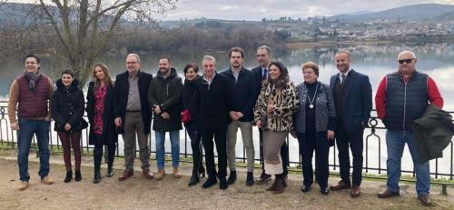 Una delegación del Ayuntamiento visita A Rúa en las Fiestas del Codillo