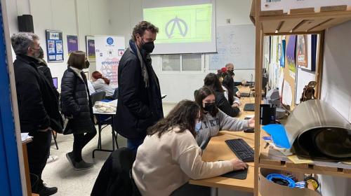 El concejal de Juventud visita los talleres de FABLAB