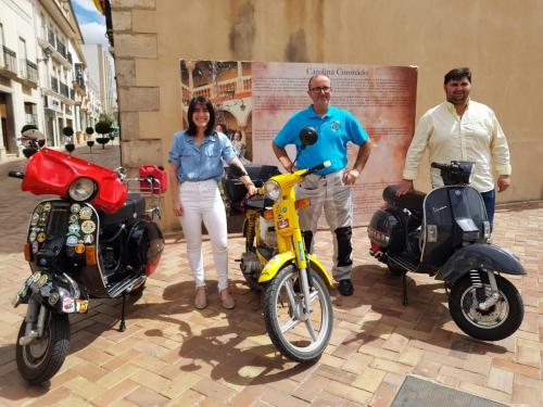 La III Vuelta a España en Vespino hace parada en Almendralejo