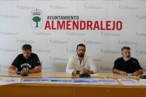 El concejal de Juventud presenta los talleres de verano de la Fab Lab Xtrene relacionados con el Espacio