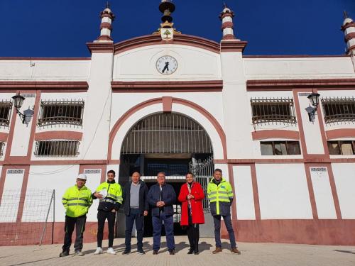 El alcalde visita el inicio de las obras de reforma del Mercado de Abastos 