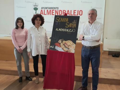 La concejala de Festejos presenta junto al Consejo de Hermandades el cartel y los actos de Semana Santa