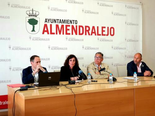 El alcalde presenta el proyecto de abastecimiento de agua desde Alange 