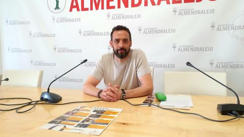 Luz Gabás y Manuel Vilas visitarán el Otoño Literario de Almendralejo