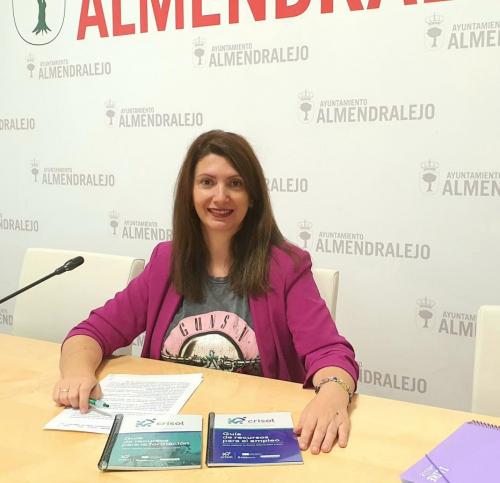 Isabel Ballesteros presenta dos nueva guías de Crisol con recursos para la formación y el empleo