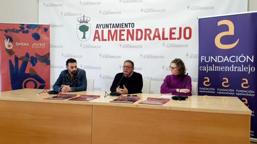 El alcalde destaca la implicación ciudadana en la puesta en marcha de la ópera 